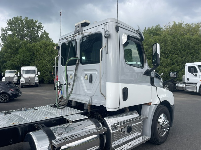 2020 Freightliner 8