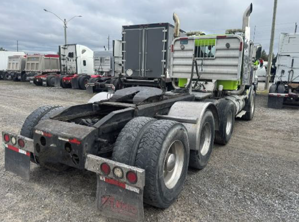 2004 Kenworth T800 Tri Axle Day Cab 4