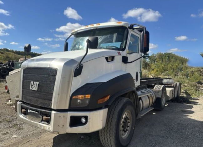 2017 Caterpillar Roll Off Truck 1