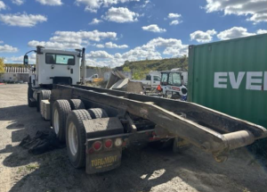 2017 Caterpillar Roll Off Truck 2
